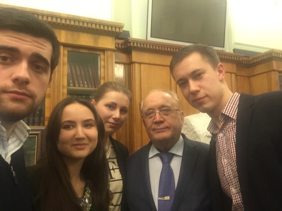 "Селфи" в вечер после второго тура. Слева направо: Асадов, Алаева, Салина, Садовничий, Камалов