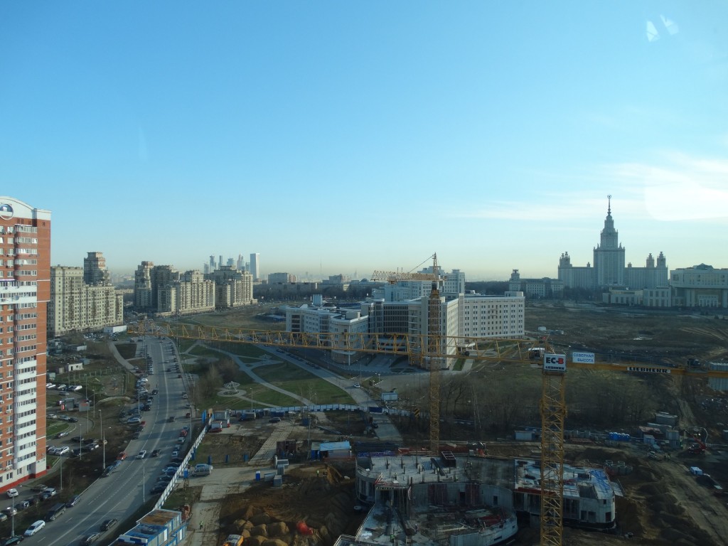 Вид со строительного крана над первой очередью